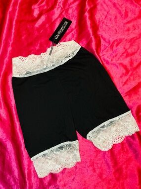 Lace-Trim Biker Shorts 💋